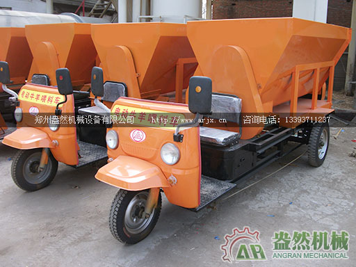 牛場撒料車 牛場自動喂料車